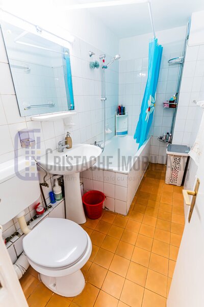 Decebal, apartament decomandat, 10 min. metrou P-ta Muncii