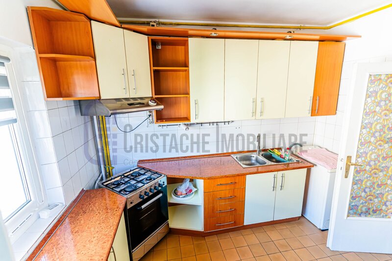 Decebal, apartament decomandat, 10 min. metrou P-ta Muncii
